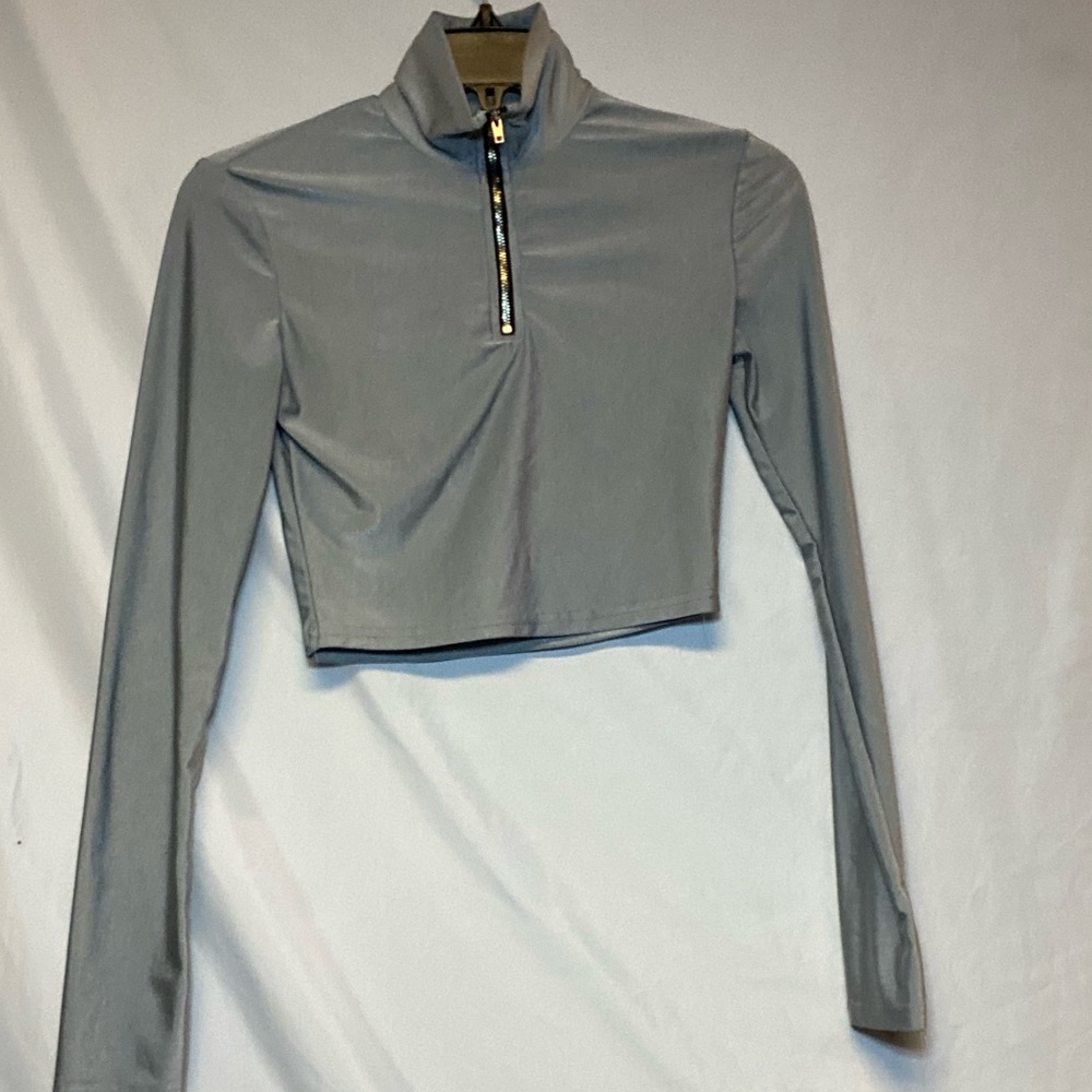 Fitted grey cropped half zip